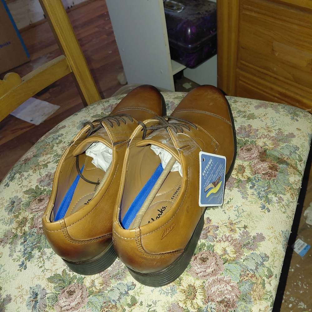 Clarks Men's Tan Burnished Cap-Toe Derby Lace Shoes - Picture 2 of 4